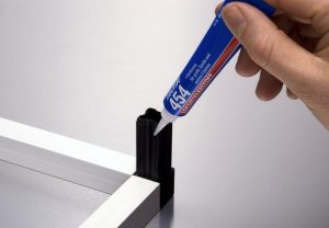 Keo dán nhựa với sắt