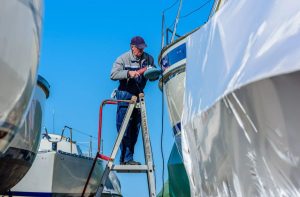 Keo dán tàu thuyền